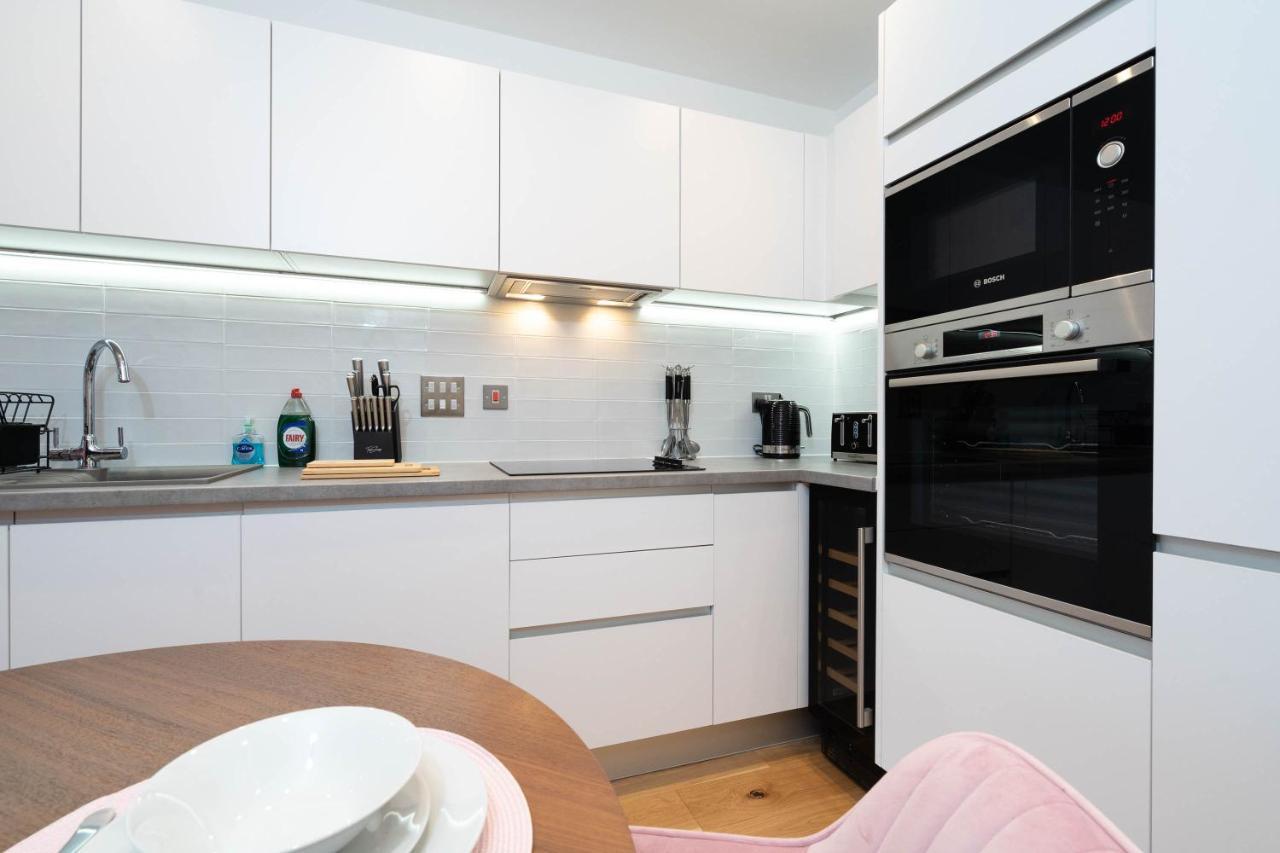 Maevela Apartments ☆ Pink Luxury Apartment With Balcony - Birmingham City Centre - 5 Min Walk From Bullring, Cube, Mailbox, New Street Station - Free Netflix & Wifi Buitenkant foto