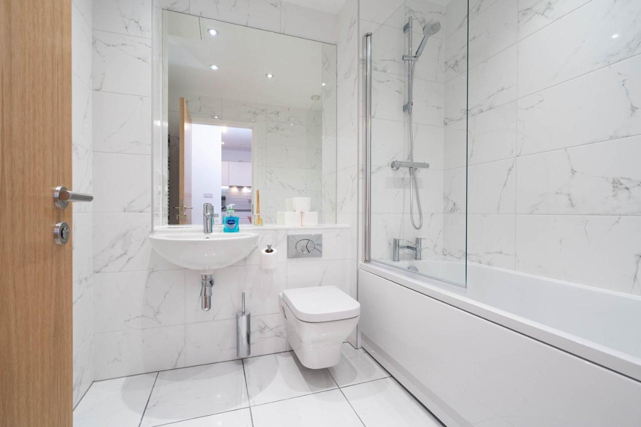 Maevela Apartments ☆ Pink Luxury Apartment With Balcony - Birmingham City Centre - 5 Min Walk From Bullring, Cube, Mailbox, New Street Station - Free Netflix & Wifi Buitenkant foto