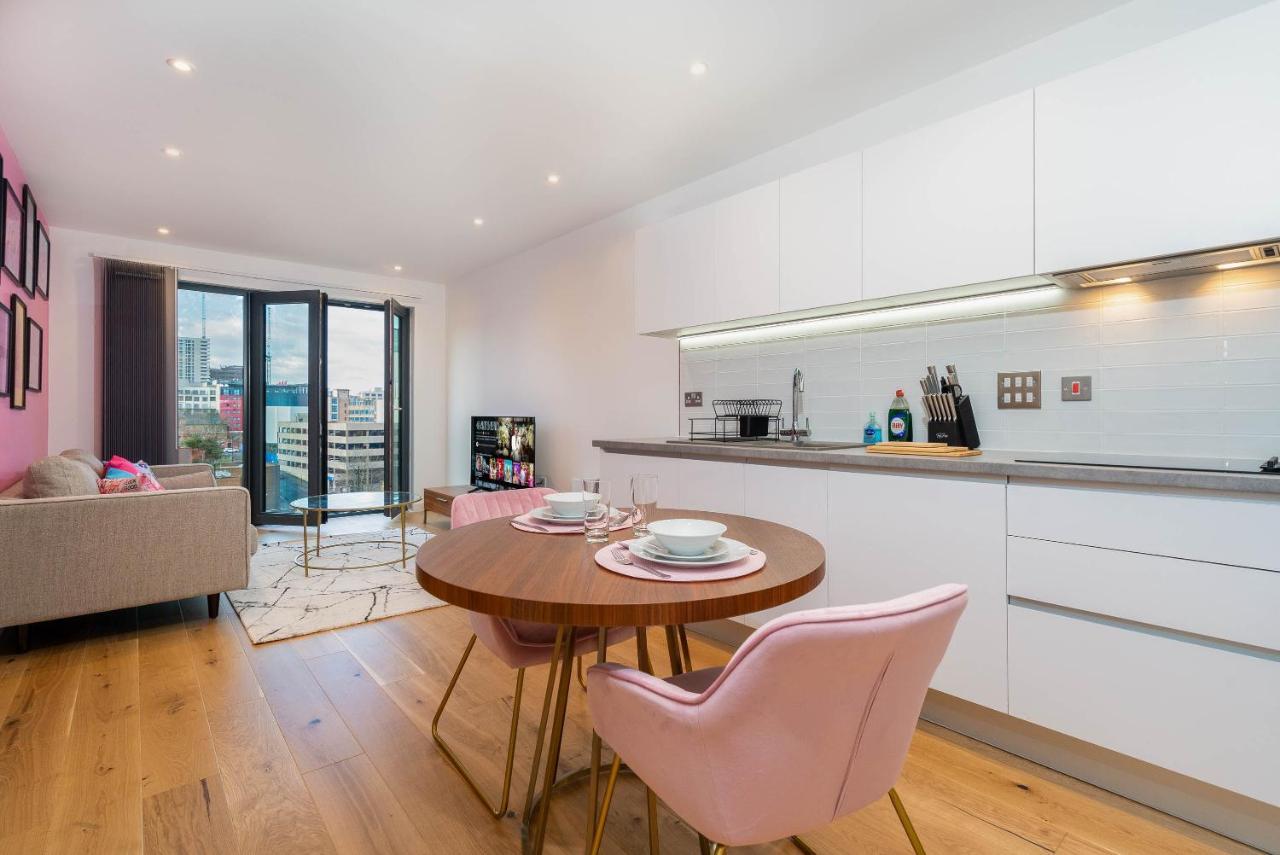 Maevela Apartments ☆ Pink Luxury Apartment With Balcony - Birmingham City Centre - 5 Min Walk From Bullring, Cube, Mailbox, New Street Station - Free Netflix & Wifi Buitenkant foto