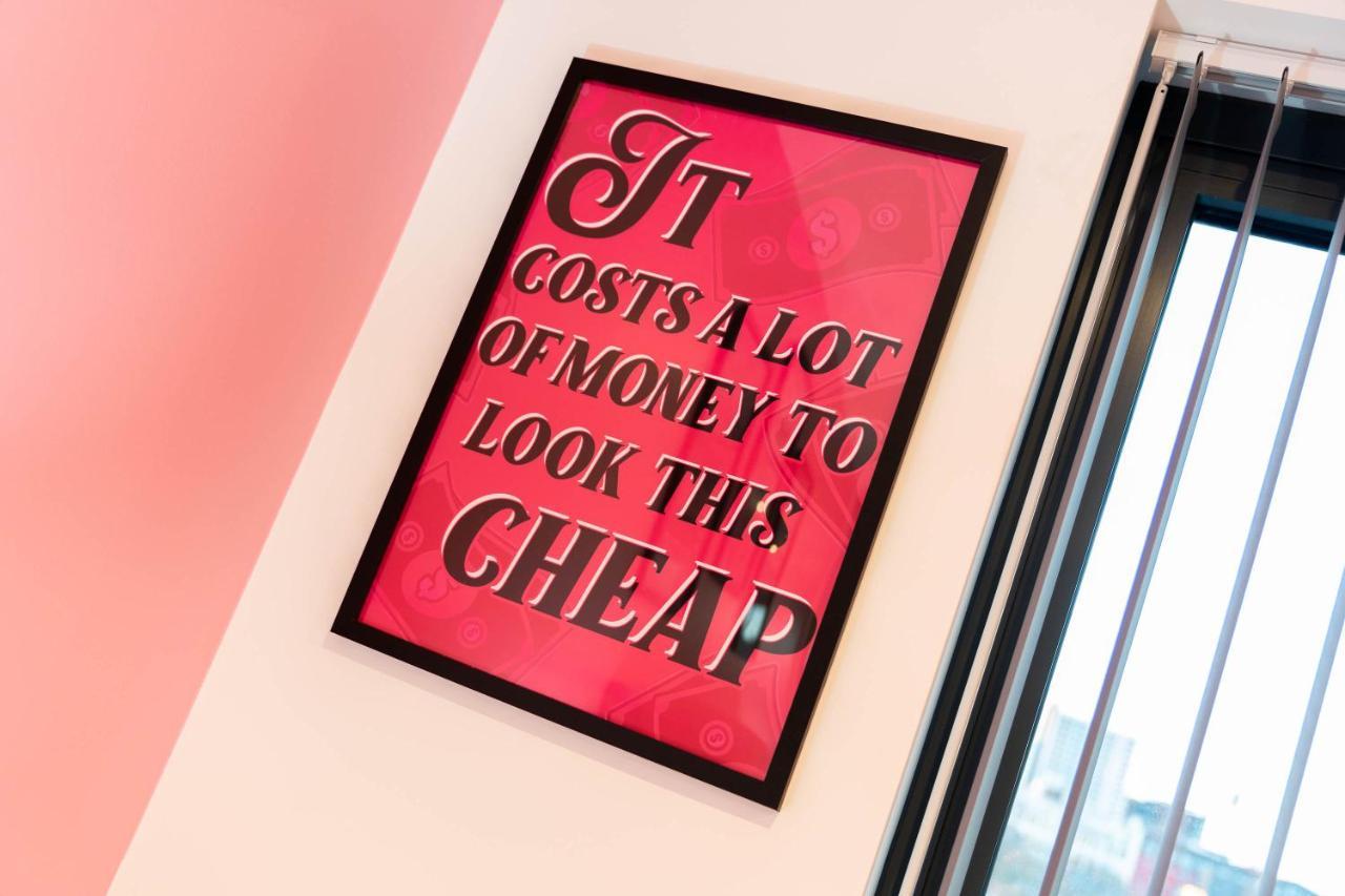 Maevela Apartments ☆ Pink Luxury Apartment With Balcony - Birmingham City Centre - 5 Min Walk From Bullring, Cube, Mailbox, New Street Station - Free Netflix & Wifi Buitenkant foto