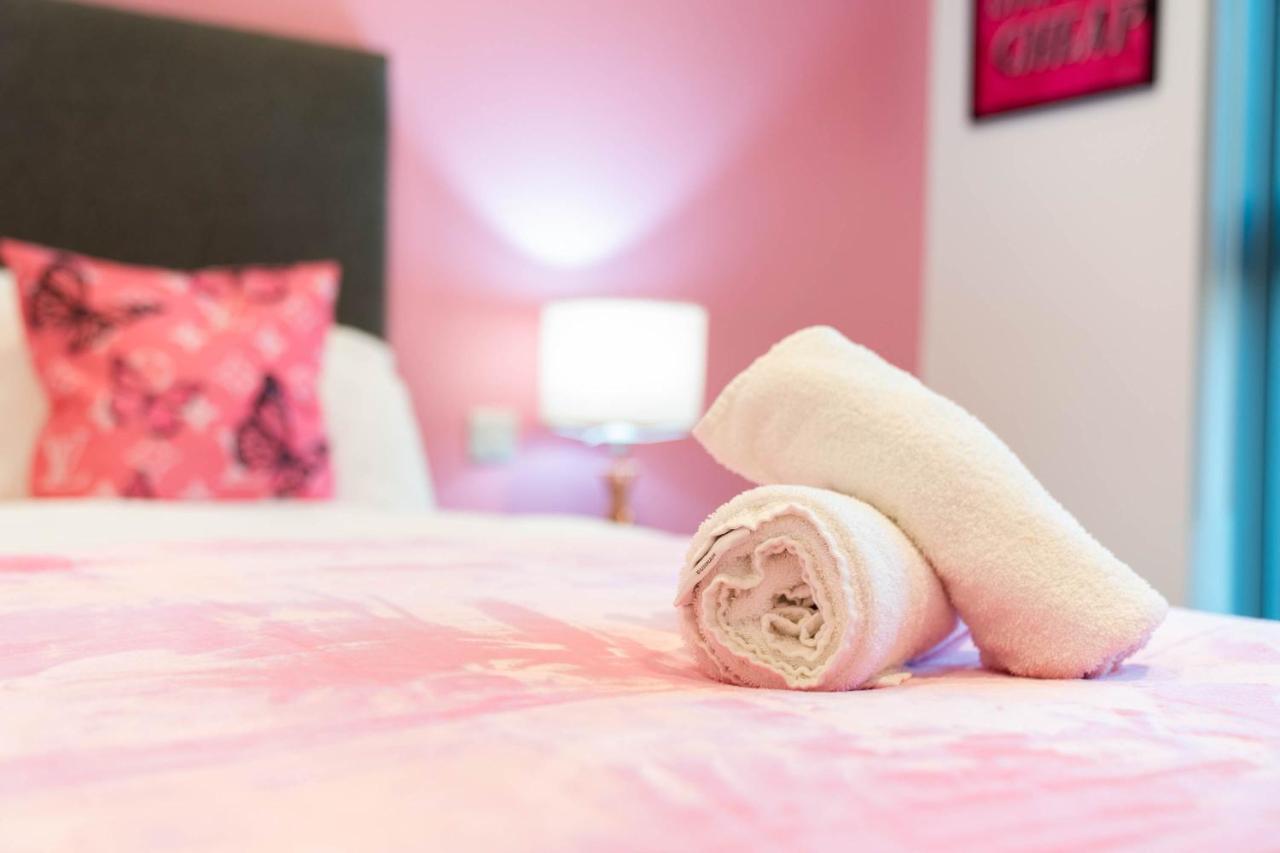 Maevela Apartments ☆ Pink Luxury Apartment With Balcony - Birmingham City Centre - 5 Min Walk From Bullring, Cube, Mailbox, New Street Station - Free Netflix & Wifi Buitenkant foto